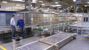 Dopravníková trasa pro dopravu pěnových výplní autosedaček